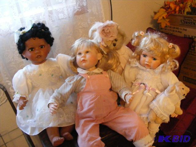 lot 116 image: Lot of Dolls...