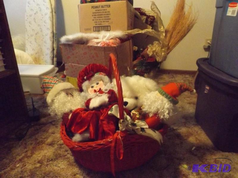 lot 117 image: Basket with Holiday Items...