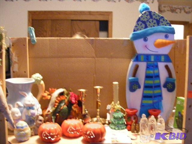 lot 118 image: Lot of mixed holiday decorations...