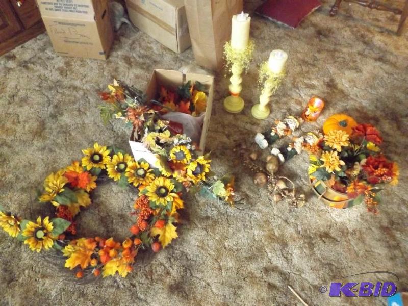 lot 13 image: fall themed decorations ...
