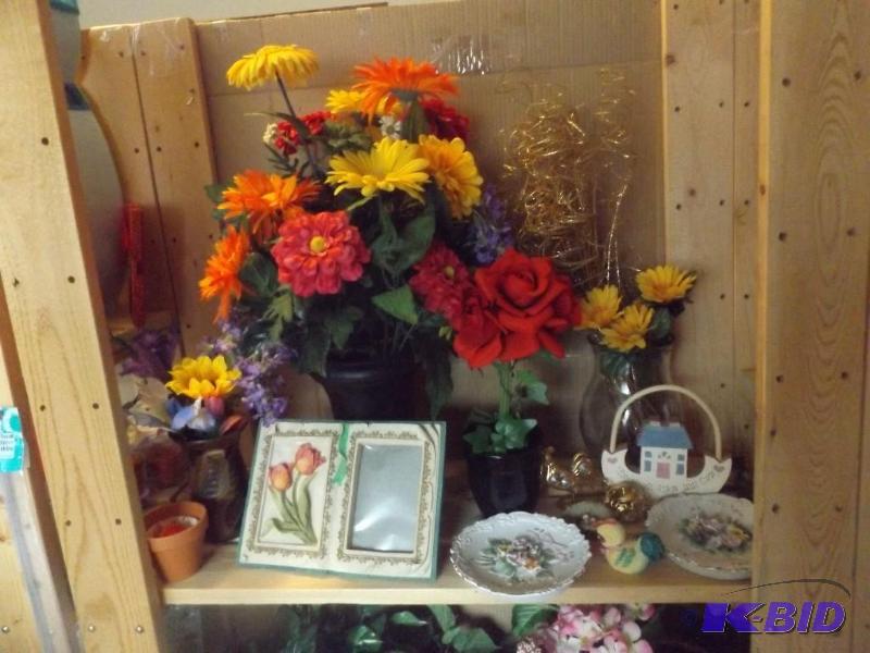 lot 139 image: Household Misc, Decor and artificial flowers...