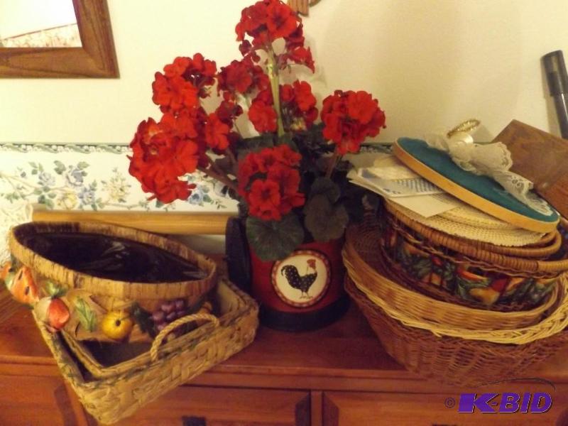 lot 140 image: Baskets, chicken can with flowers and other m...