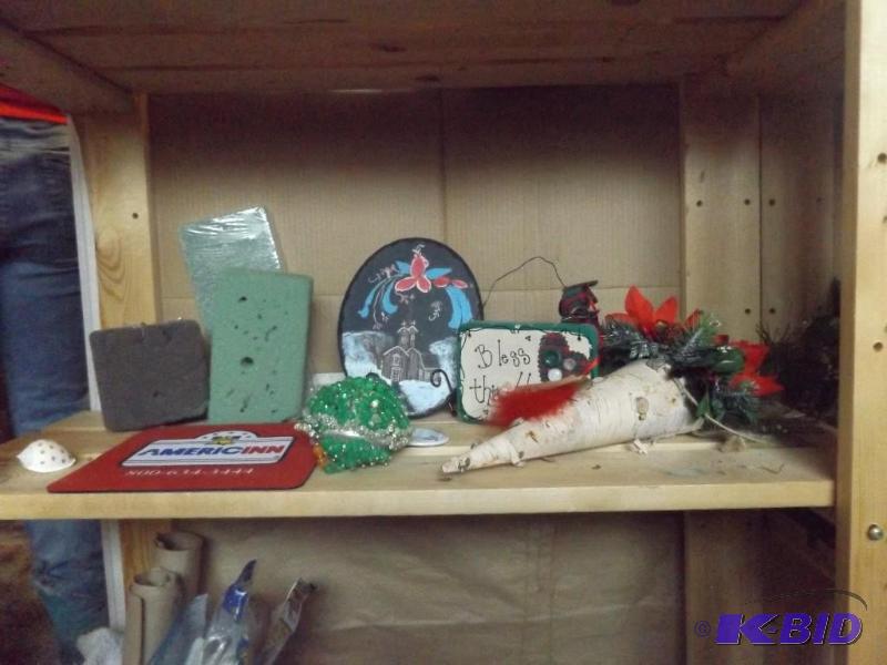 lot 143 image: Random nick-knacks...