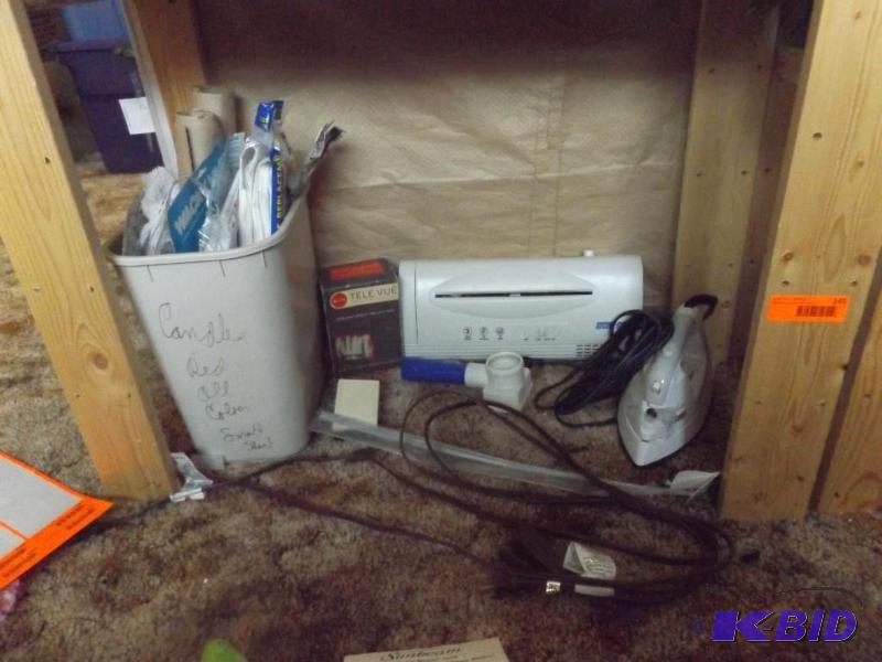 lot 145 image: Dirt Devil bags, shredder and trash can, magn...