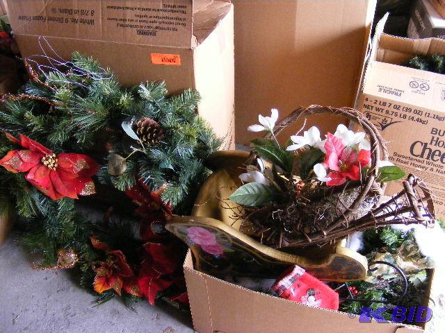 lot 152 image: Holiday Decorations...