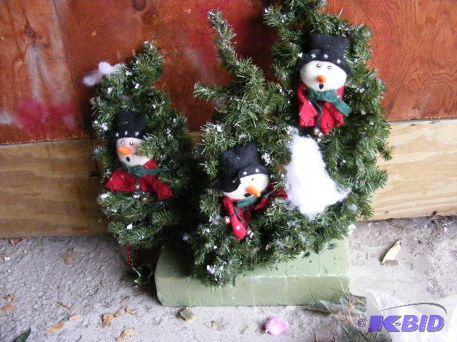 lot 153 image: Holiday Decorations...