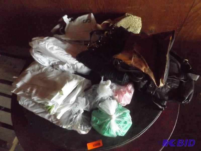 lot 170 image: Household items, purses, rollers and other mi...