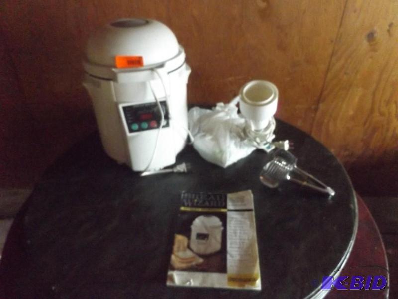 lot 171 image: household kitchen items, bread maker...