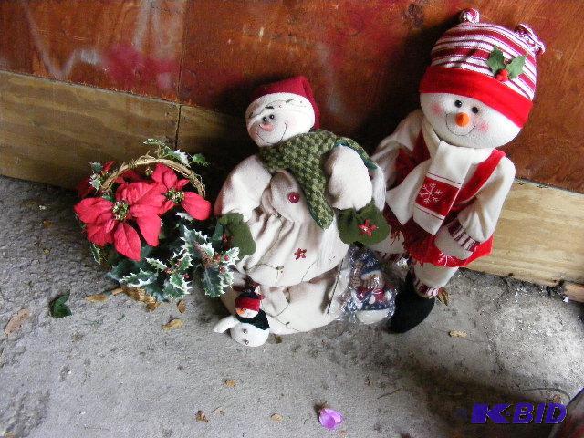 lot 176 image: Winter Christmas Decorations, snowmen...