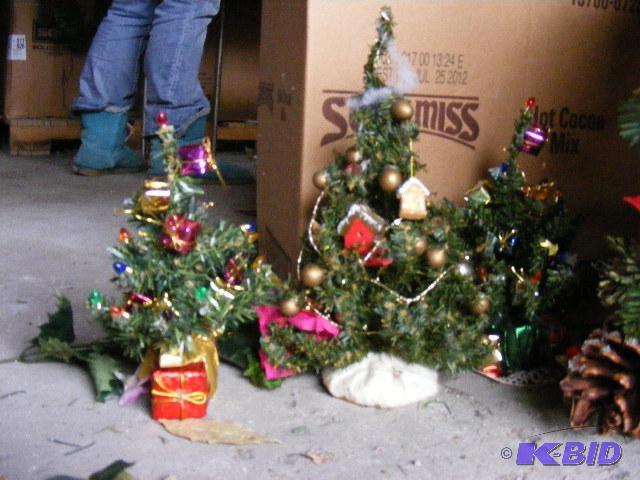 lot 177 image: Christmas Decorations...
