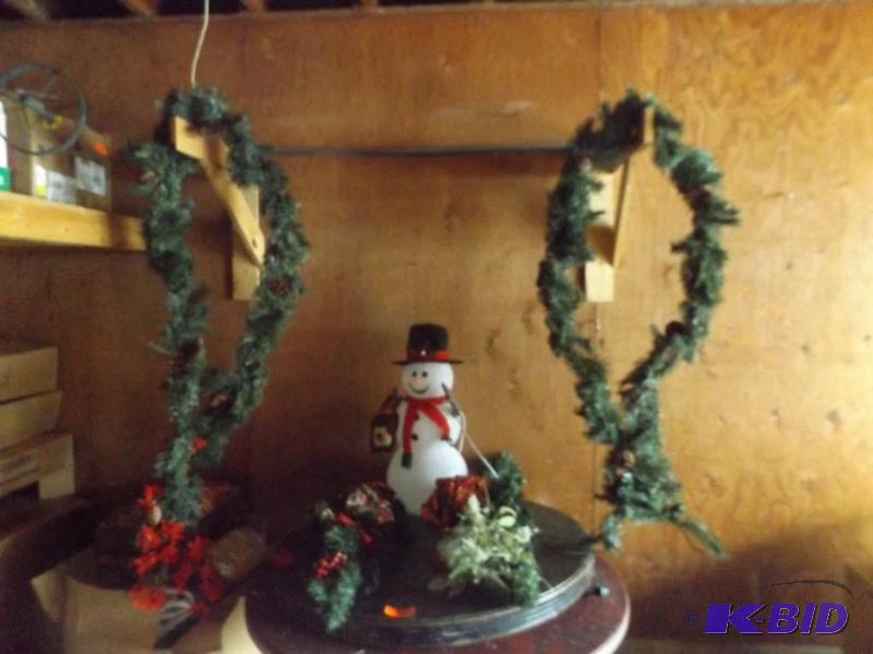 lot 178 image: Christmas decorations...