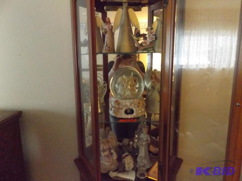 lot 21 image: top 3 shelves in display&nbspcabinet  a...