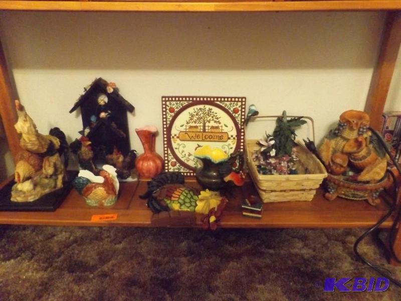 lot 43 image: rooster deco Welcome sign&nbspbasket with fl...