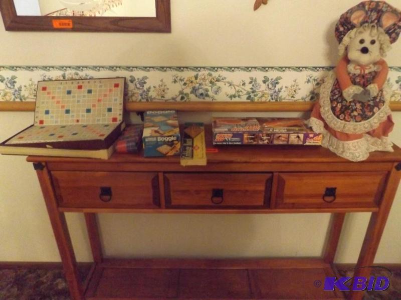 lot 46 image: scrabble boggle cribbage poker chips mouse do...
