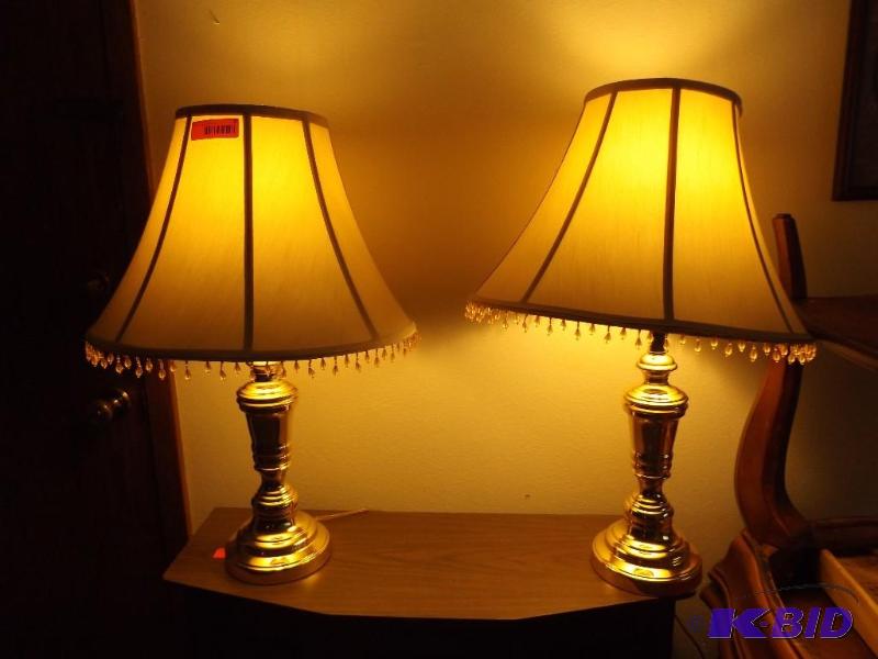 lot 5 image: 2 lamps both work ...