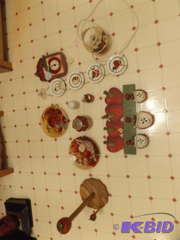 lot 51 image: apple&nbspdeco&nbspplate holders clock lamp...
