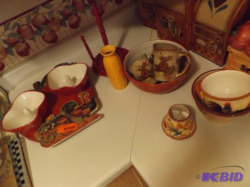 lot 55 image: apple spin board,yellow vase 3 rooster bowls ...