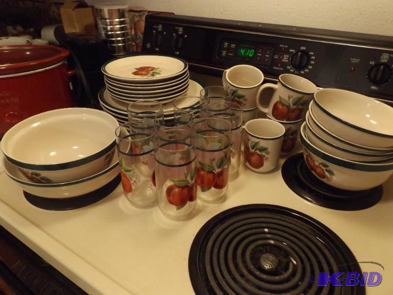 lot 59 image: apple themed dishes set 33 piece set ...