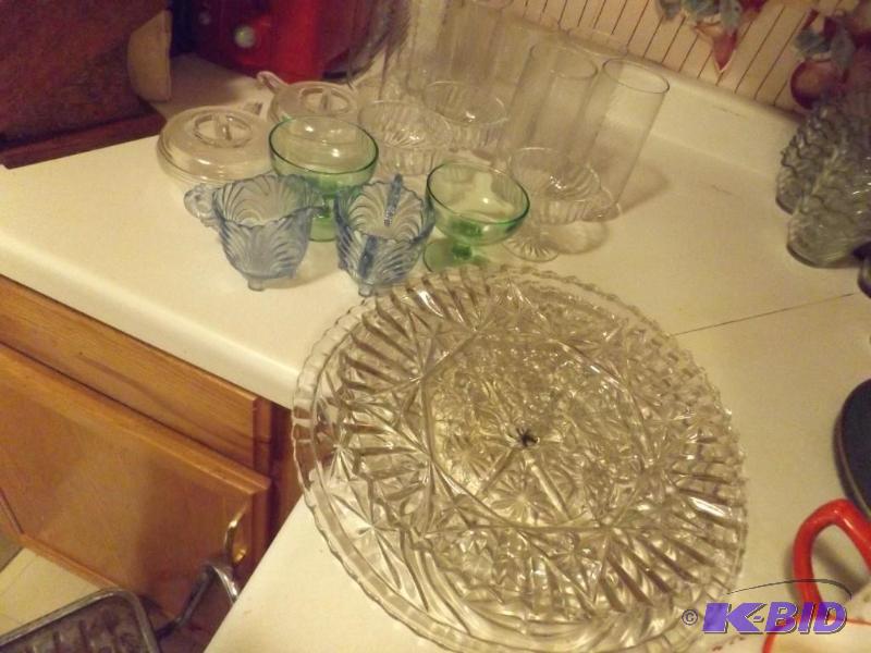 lot 65 image: clear and colored glass&nbsp19 pieces  ...