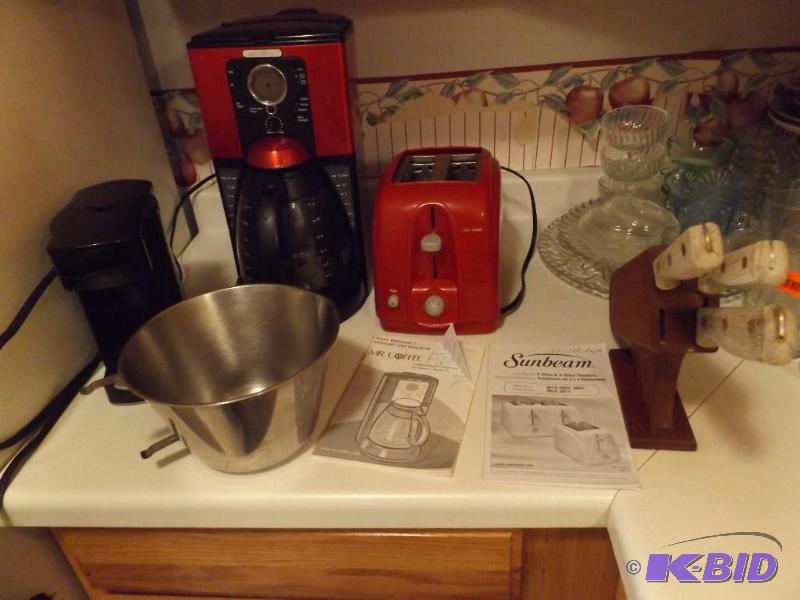 lot 66 image: mr. coffee maker  sunbeam toaster  ...
