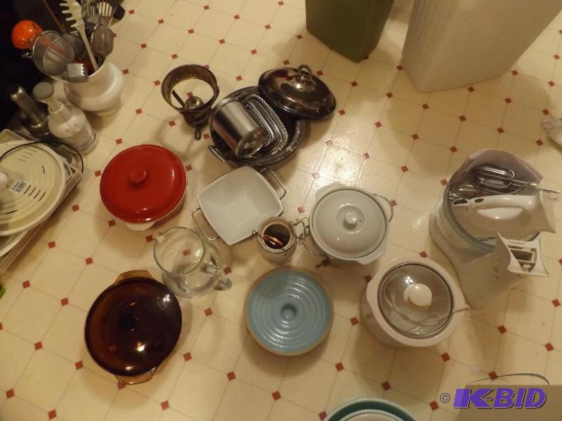 lot 74 image: 2 bowls with lids&nbsp1 spare lid mixer kitc...