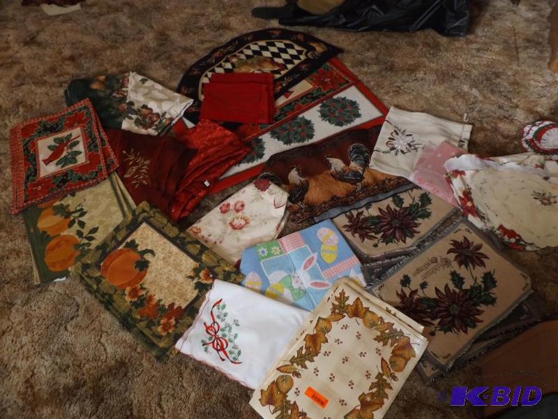 lot 81 image: place mats seasonal...