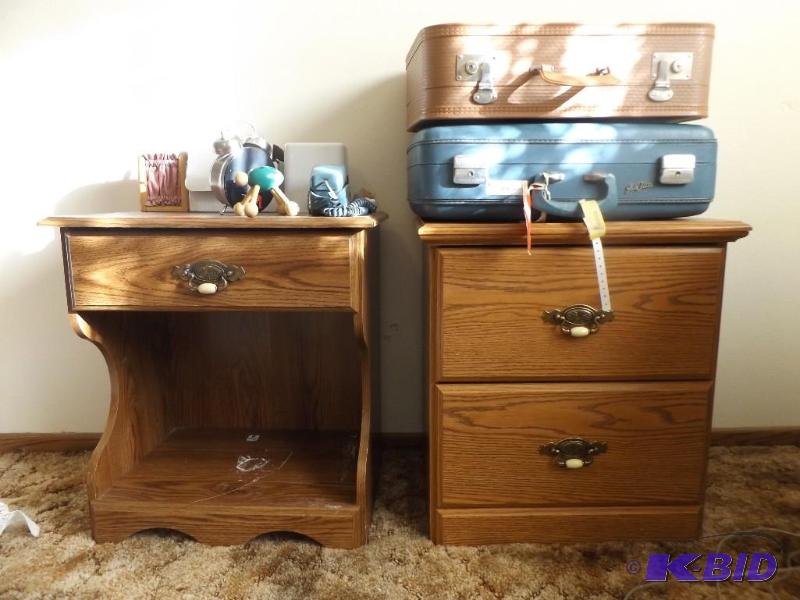 lot 83 image: 2 night stands&nbsp2 luggage other misc item...