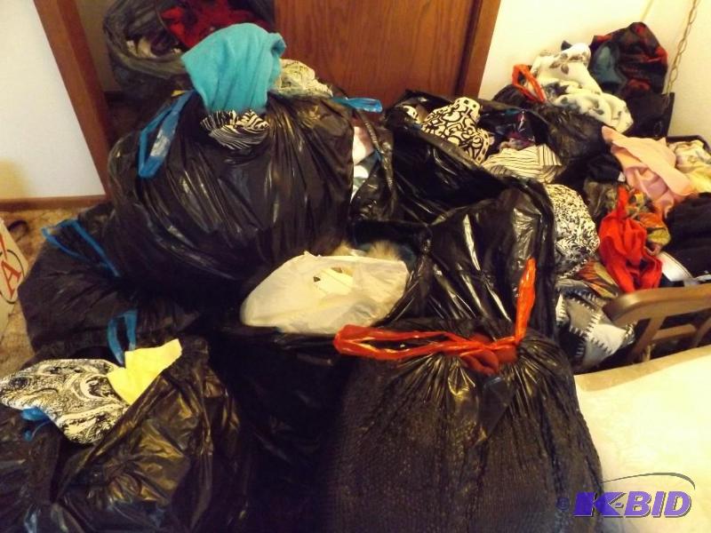 lot 90 image: clothing shoes scarvs&nbsphand bags ...