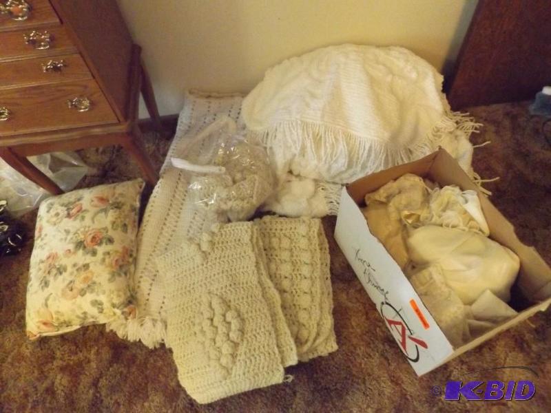 lot 91 image: knitted blankets material pillows ...
