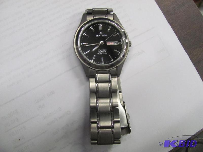 lot 9 image: This very gently used Black SARTEGO Mens Tit...
