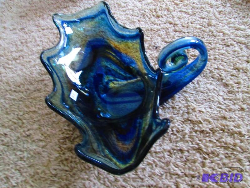 lot 103 image: Vintage glass bowl...