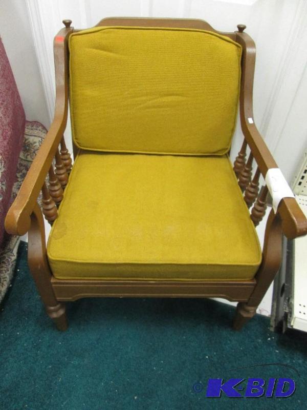 lot 40 image: Vintage padded chair...