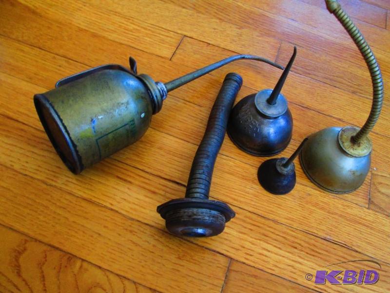 lot 79 image: Lot of assorted vintage oil cans and spout...