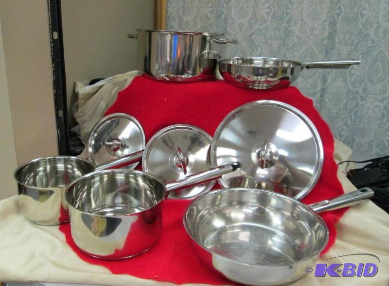 lot 114 image: Set of pots and pans...