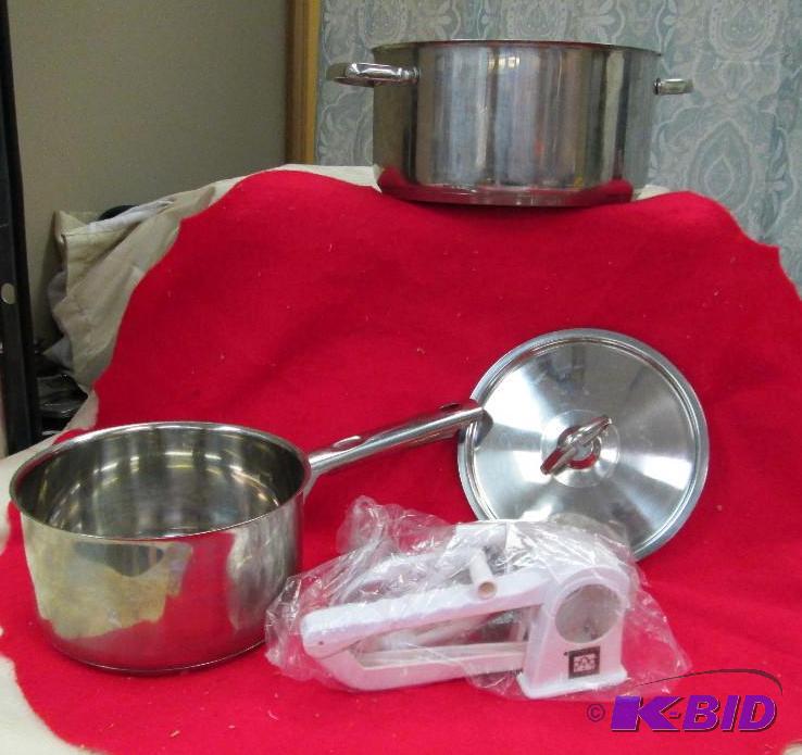 lot 117 image: Large pot and medium one with lid and grinder...