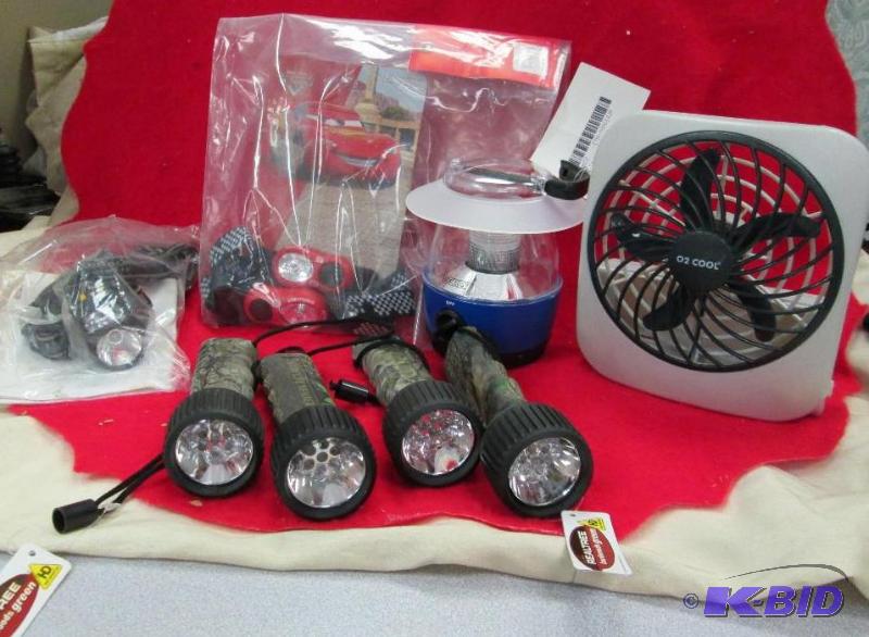 lot 132 image: 4 Camo flashlights, Battery operated fan, Lan...