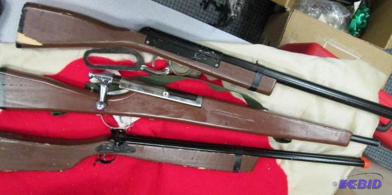 lot 136 image: Qty 3 toy guns...