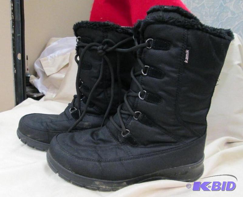lot 143 image: Ladies boots Kamik size 10 color black...