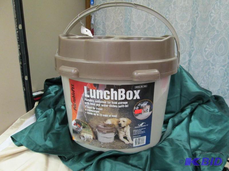 lot 158 image: Lunchbox Portable container for food storage ...