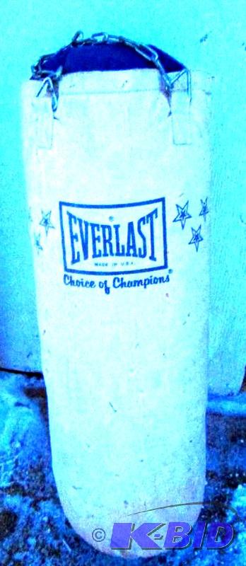 lot 182 image: Everlast&nbspfull size weighted punching bag...
