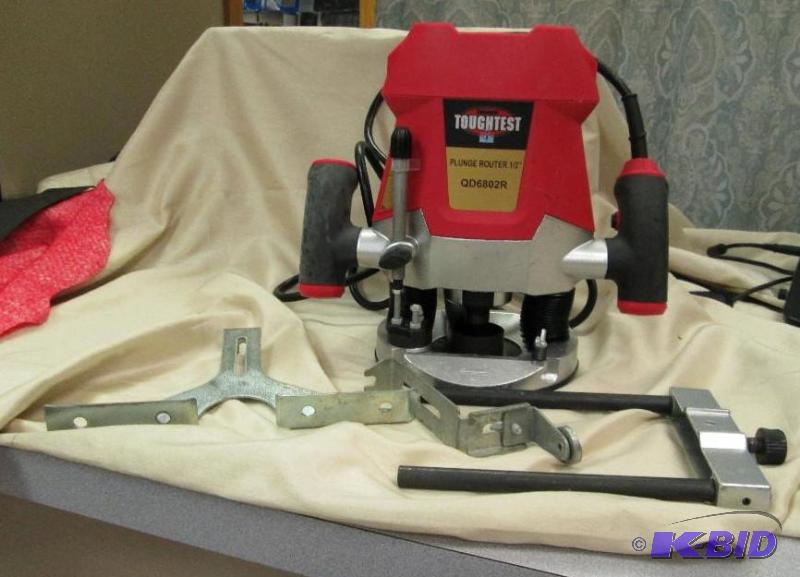 lot 28 image: Handy toughest Plunge Router - untested...