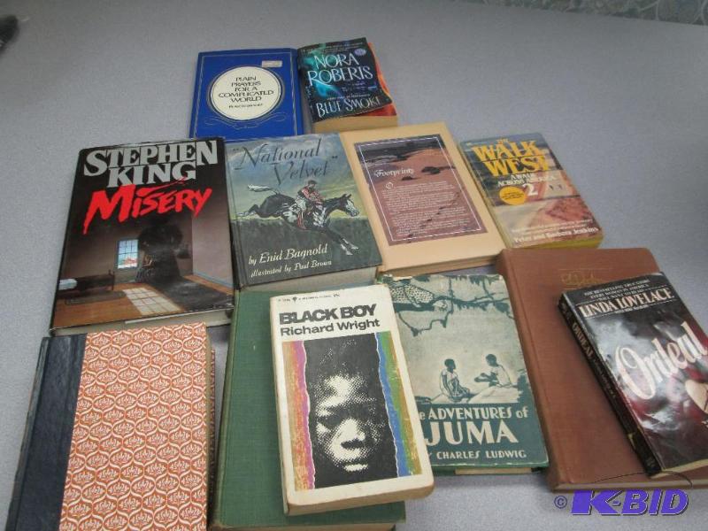 lot 322 image: Assortment of books like Nora Roberts Blue sm...