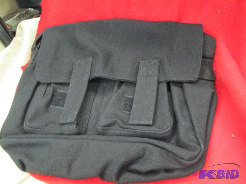 lot 45 image: Black Shoulder bag Wayfarers...
