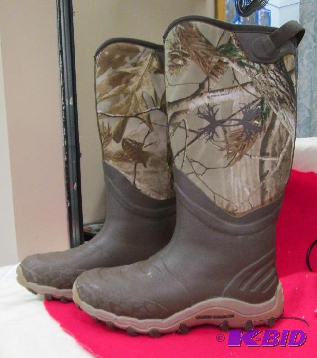 lot 72 image: Under Armour Mens rubber boots Size 11...