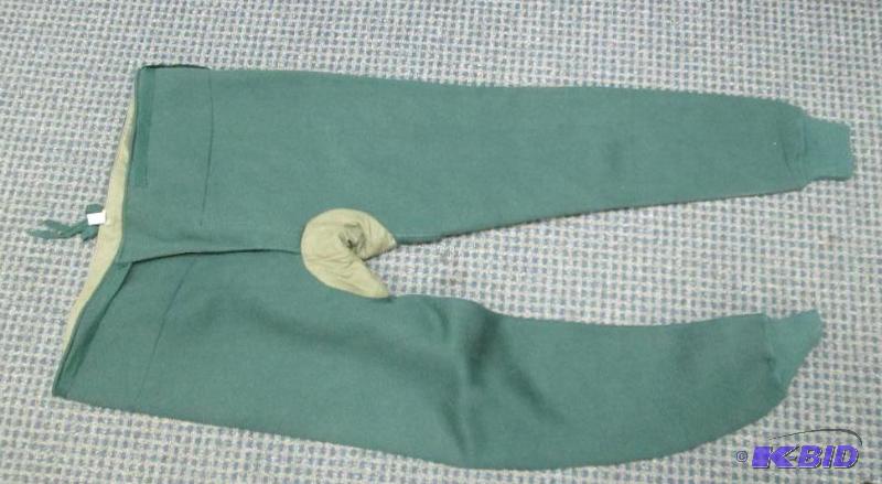 lot 93 image: Large insulated pants...