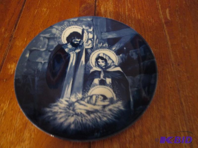 lot 105 image: The holy family Avon 1991 fine collectables...