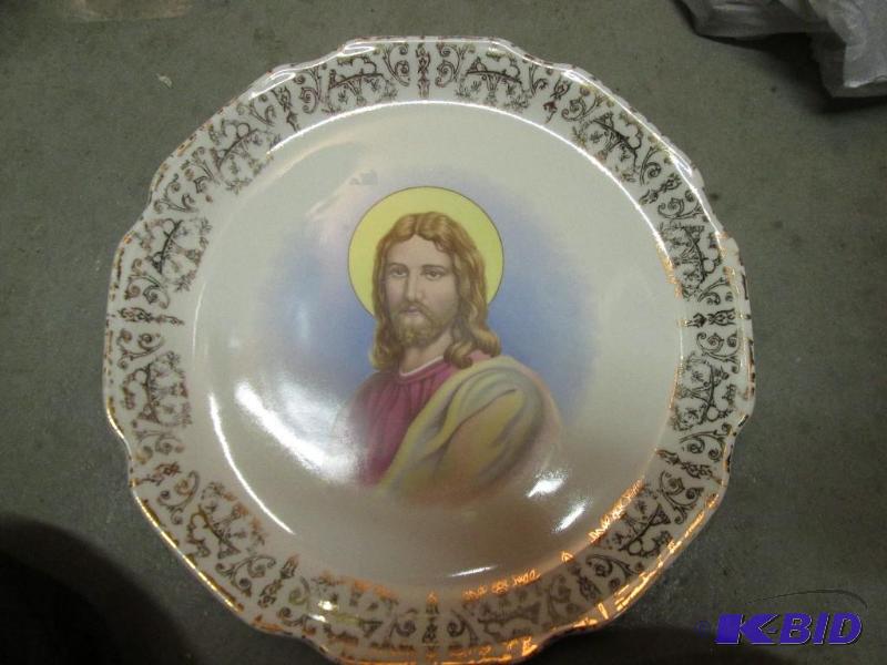 lot 120 image: Decorative Plate with picture of Jesus...