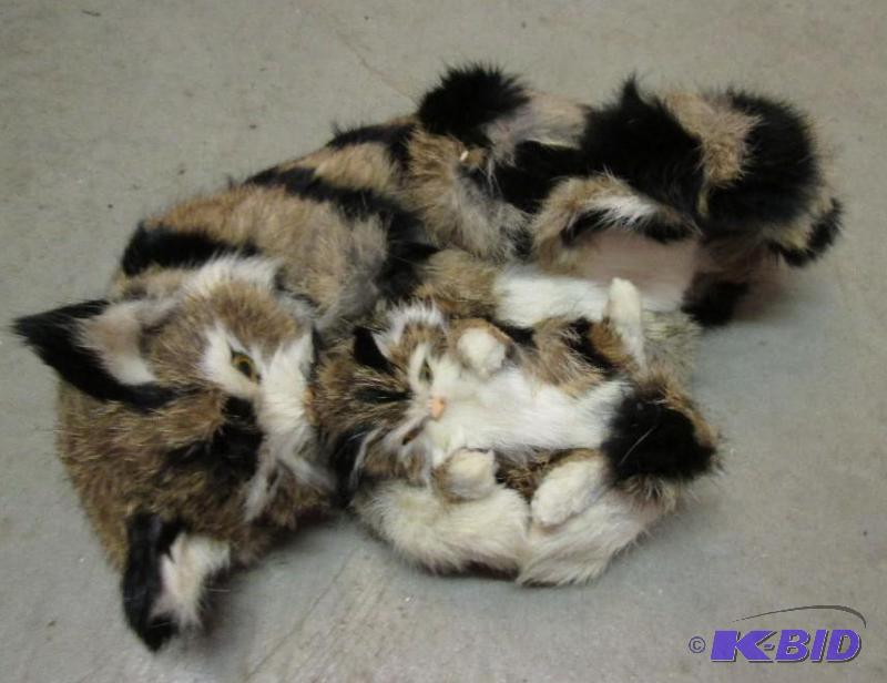lot 125 image: realistic kitty statues...