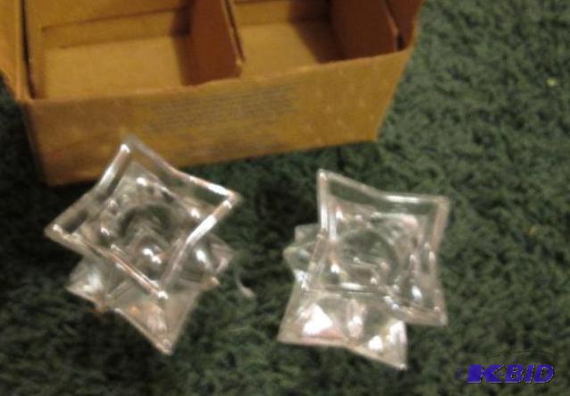 lot 13 image: Avon holiday star shaped crystal candle holde...