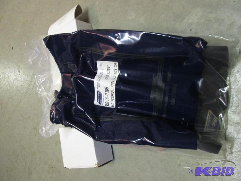 lot 142 image: Knee sleeve XXLg...